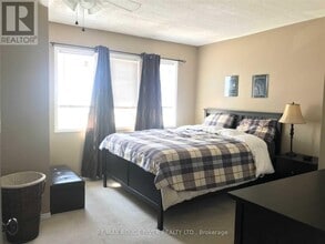 60 Kenneth Hobbs Ave in Whitby, ON - Building Photo - Building Photo