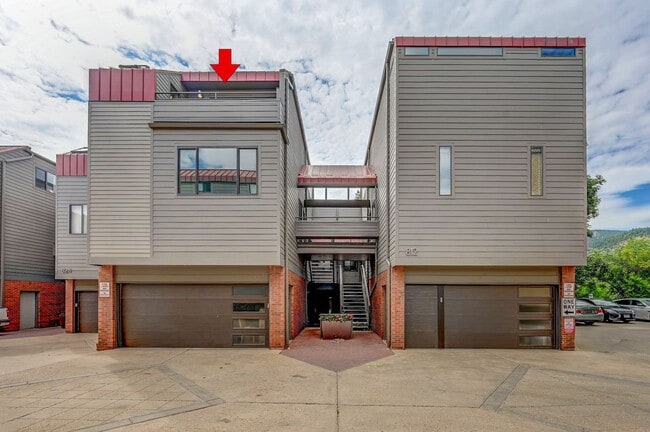 property at 812 Walnut St