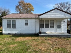 400 N Diagonal St in Decherd, TN - Building Photo