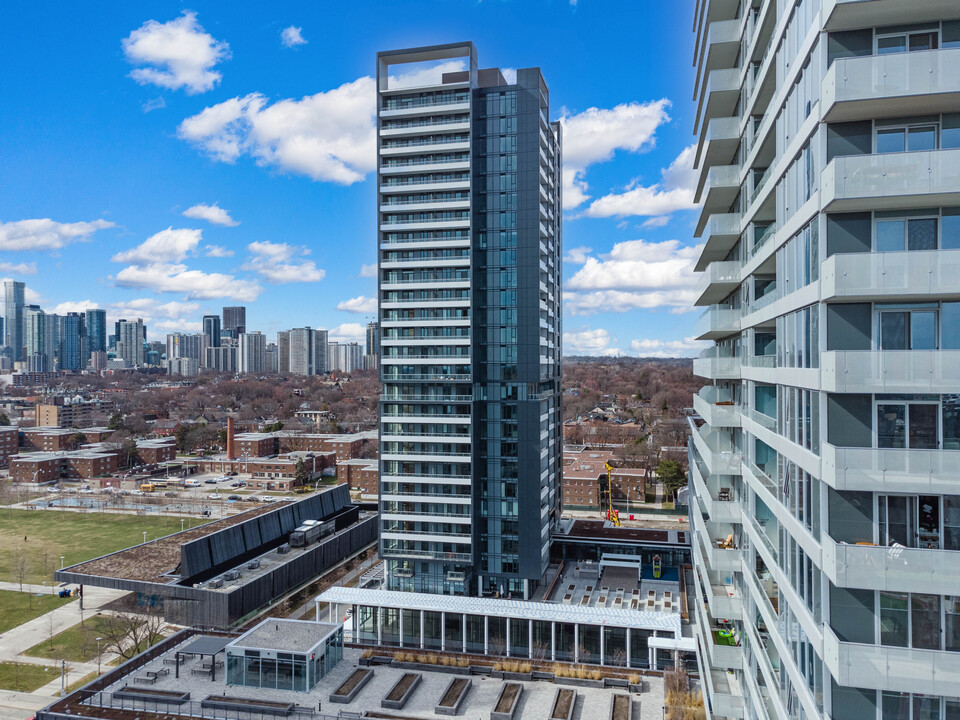 Block 16: Daniels DuEast in Toronto, ON - Building Photo