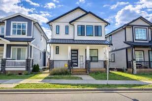 4482 Stephen Leacock Dr in Abbotsford, BC - Building Photo