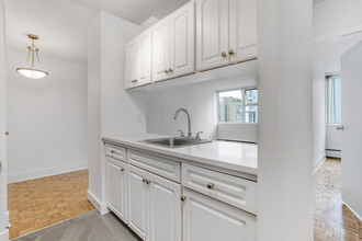 1225 Cardero St in Vancouver, BC - Building Photo - Building Photo