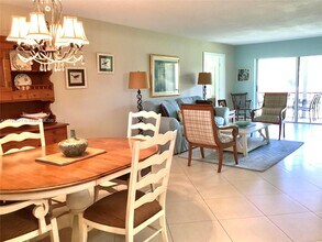 8962 S Hollybrook Blvd in Pembroke Pines, FL - Building Photo - Building Photo