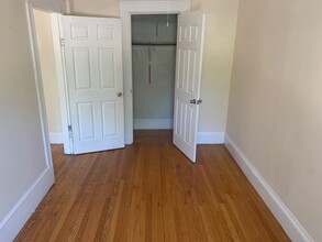 1489 Beacon St, Unit #1 in Brookline, MA - Foto de edificio - Building Photo