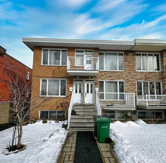 property at 2959 Somerset Rue