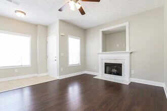 206 Providence Rd in Dallas, GA - Foto de edificio - Building Photo