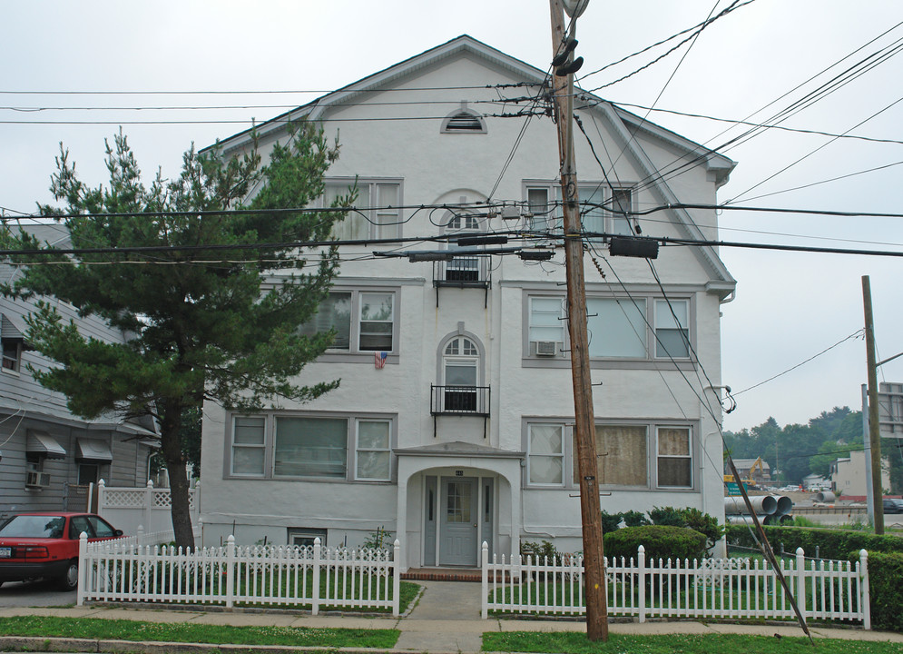 445 Main St in White Plains, NY - Building Photo