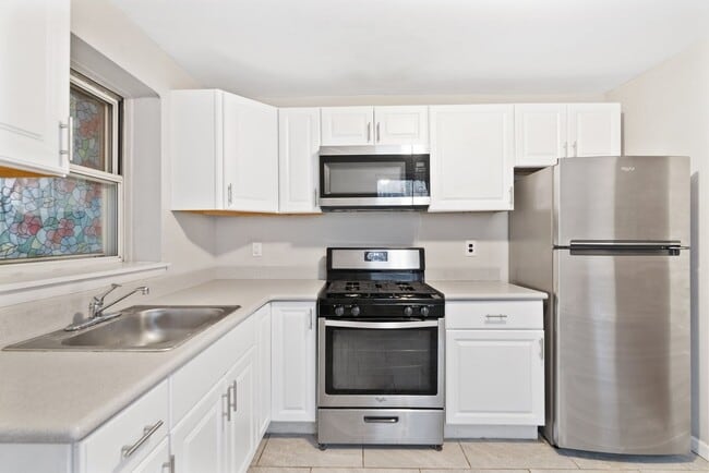 2024 N Gratz St in Philadelphia, PA - Building Photo - Building Photo