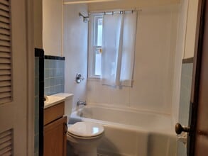 11244 Saint Clement Ln in St. Ann, MO - Foto de edificio - Building Photo