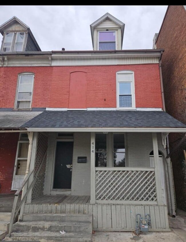 property at 414 S Pershing Ave