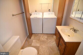 22093 Spring Valley Dr in Lexington Park, MD - Foto de edificio - Building Photo