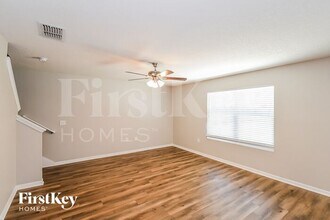 11 Post Oak Ln in Palm Coast, FL - Foto de edificio - Building Photo