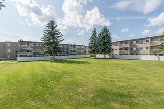 Monterey Pointe in Edmonton, AB - Building Photo - Building Photo