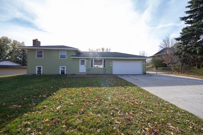 445 Walnut Ln in Apple Valley, MN - Building Photo - Building Photo