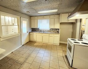 1710 NW 10th St in Oklahoma City, OK - Building Photo - Building Photo