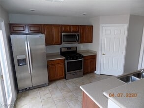 1049 Chestnut Bay Ave in North Las Vegas, NV - Building Photo - Building Photo