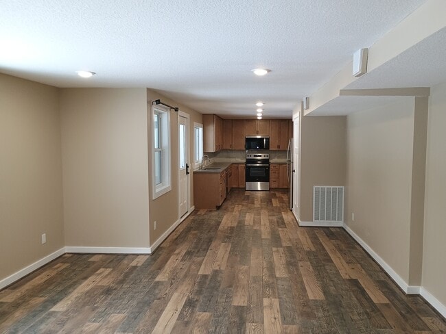 1935 7th St NW, Unit A in Faribault, MN - Building Photo - Building Photo