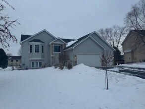 9730 Gander Ln in Saint Bonifacius, MN - Foto de edificio - Building Photo