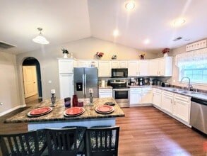 109 Pioneer Ct in Waynesville, MO - Building Photo - Building Photo