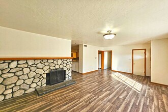 9321 Donna Ave in Northridge, CA - Building Photo - Building Photo