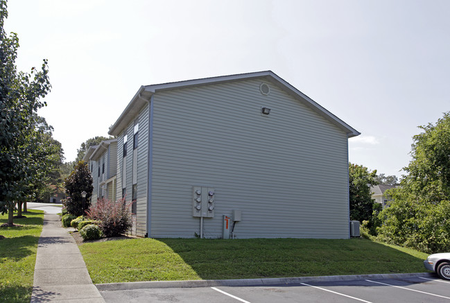 Rivers Edge Park & Apartments in Sevierville, TN - Foto de edificio - Building Photo