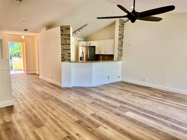 4272 Pine Ridge Ct in Weston, FL - Building Photo - Building Photo