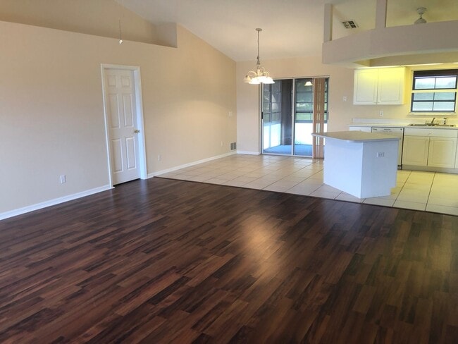 2805 NW 5th Pl in Cape Coral, FL - Building Photo - Building Photo