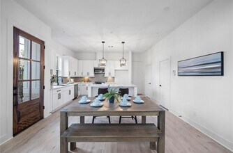 6404 Highland Pine Ln in Houston, TX - Building Photo - Building Photo