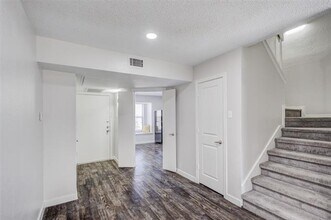 5840 Spring Valley Rd in Dallas, TX - Building Photo - Building Photo