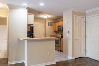 Square 131 - 4880 - 12 Plex in Omaha, NE - Building Photo - Floor Plan