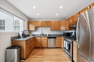 451 E 8th St, Unit 451 in Boston, MA - Building Photo - Building Photo