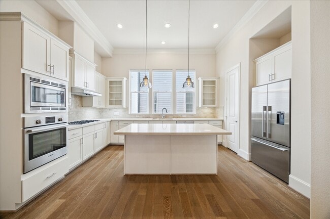 property at 2928 Rusk St