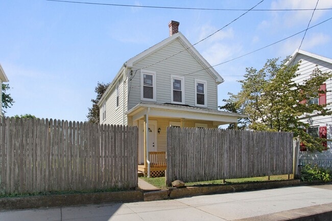 46 W Dahlgren St in Greencastle, PA - Building Photo - Building Photo