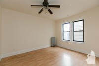 4853 N Damen Ave, Unit 002 in Chicago, IL - Building Photo - Building Photo