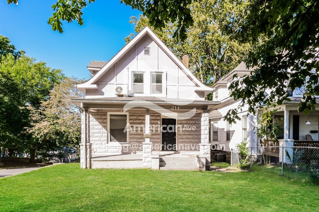 214 Jackson Ave in Kansas City, MO - Foto de edificio