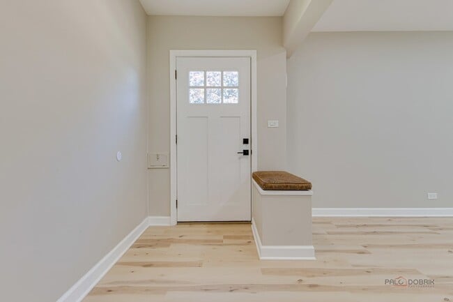 4021 W Estes Ave in Lincolnwood, IL - Building Photo - Building Photo