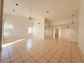 2645 Country Golf Dr in Wellington, FL - Building Photo - Building Photo