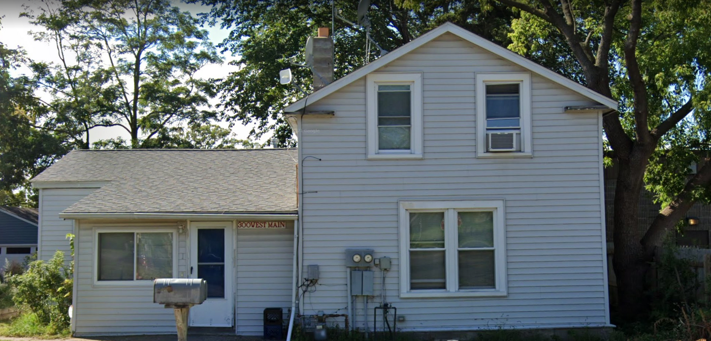 300 W Main St, Unit #3 Upstairs in Anoka, MN - Building Photo