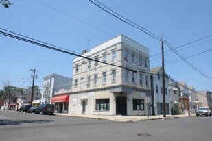 667 Charles St in Perth Amboy, NJ - Building Photo