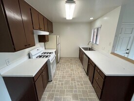 3490 Santa Maria Way in Santa Maria, CA - Building Photo