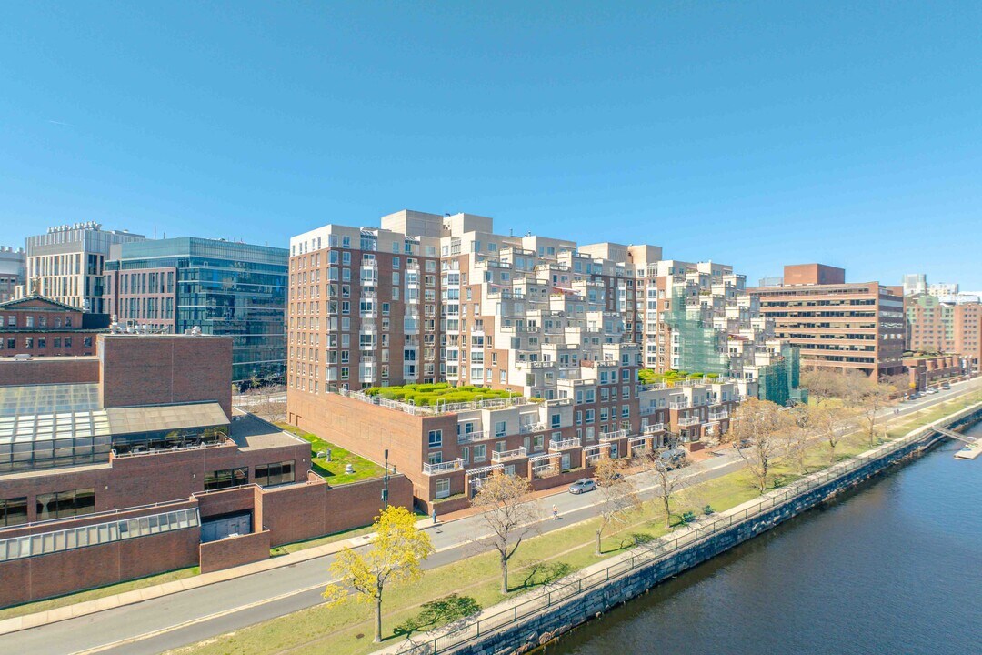 The Esplanade in Cambridge, MA - Building Photo