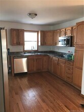 32 Cambridge Ave in Milford, CT - Building Photo - Building Photo