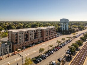 HQ Residences in Mount Prospect, IL - Building Photo - Building Photo