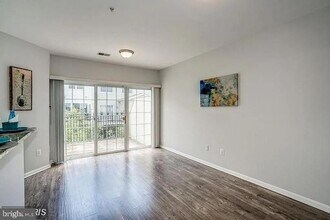 1591 Leeds Castle Dr in Vienna, VA - Building Photo - Building Photo