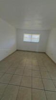 2800 NE 203rd St, Unit 17 in Miami, FL - Building Photo