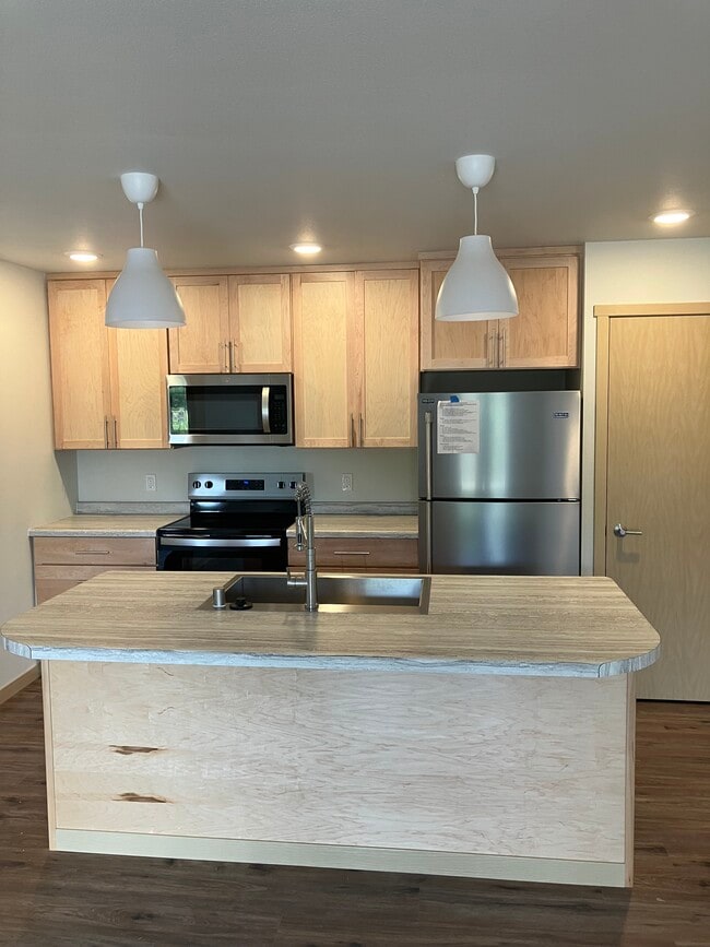 455 Century Pl, Unit 307 in Onalaska, WI - Foto de edificio - Building Photo