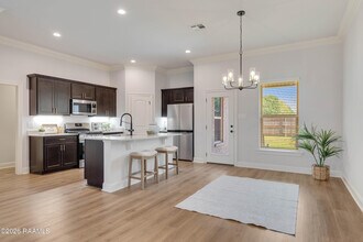 102 Gilded Ln in Broussard, LA - Building Photo - Building Photo