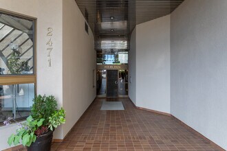 Ocean Park in West Vancouver, BC - Building Photo - Building Photo