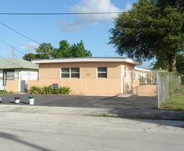 233 NW 63rd St in Miami, FL - Building Photo - Building Photo