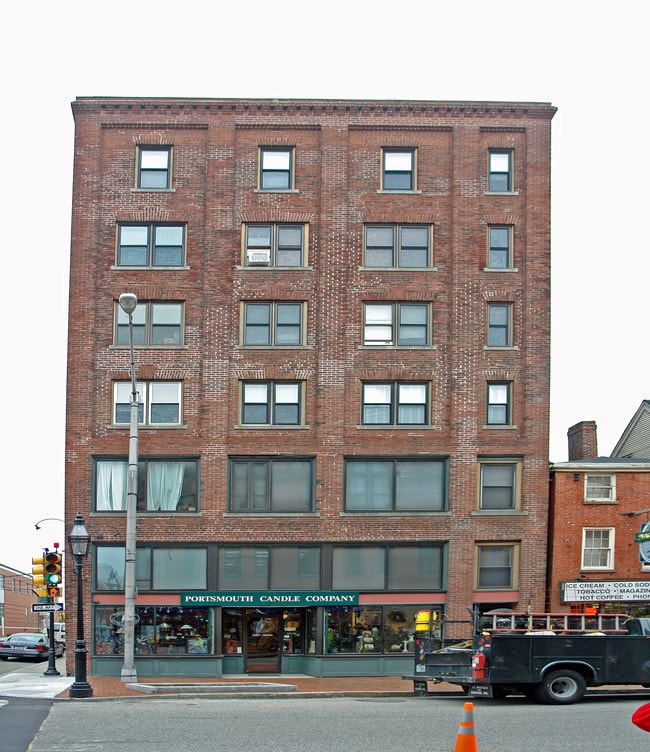 90 Fleet St in Portsmouth, NH - Building Photo - Building Photo